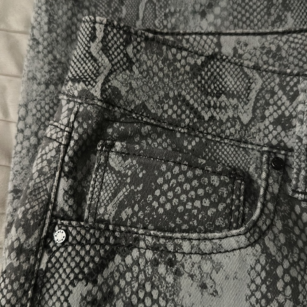 WHBM Gently used Snake Print Women’s Jeans - Picture 3 of 7